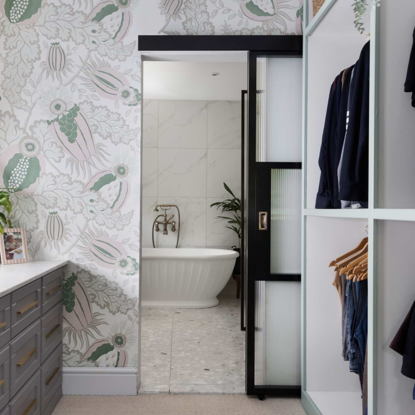 Aluco internal sliding door with steel look astragal bars