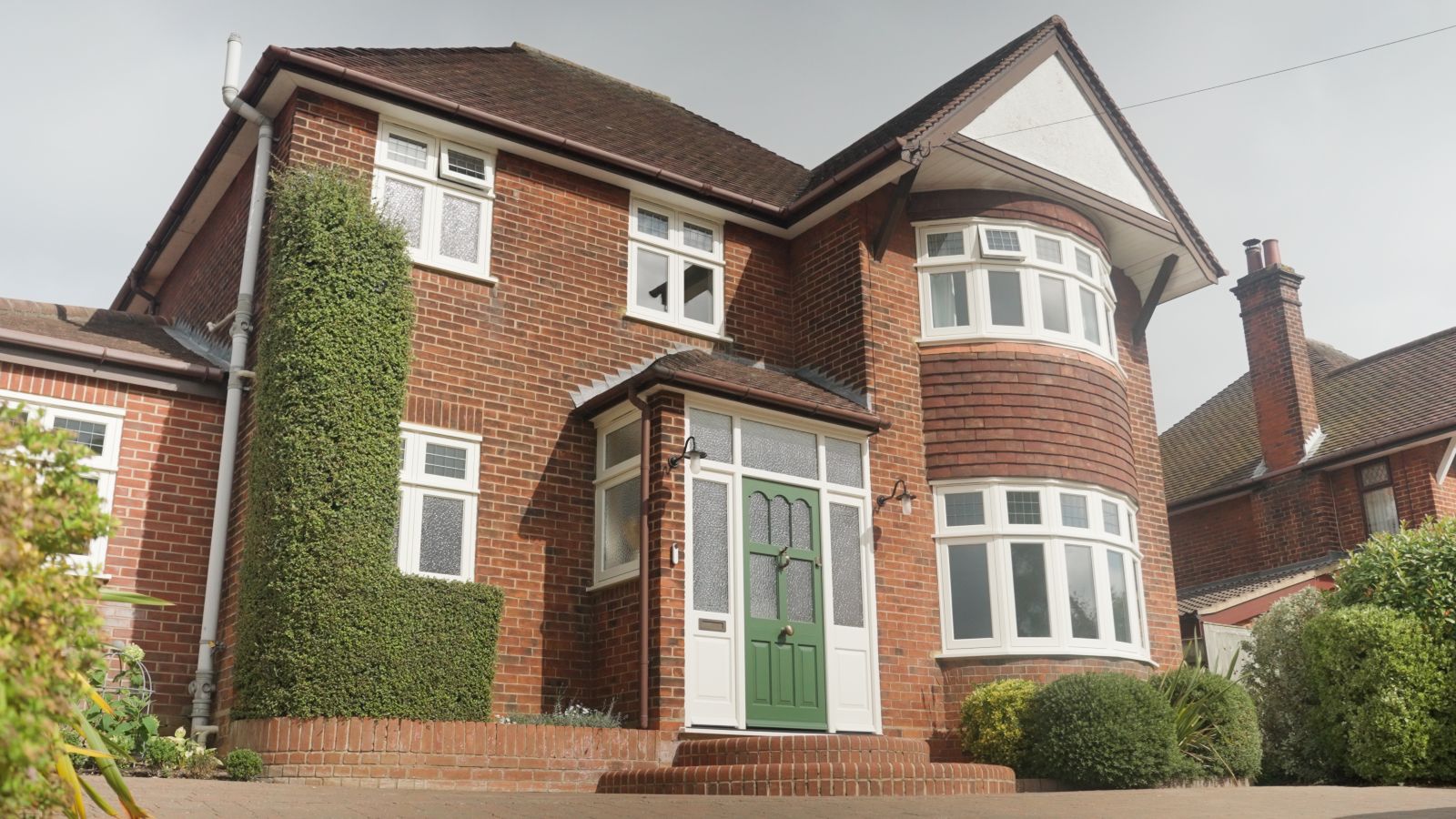 Timber flush windows & doors restore 1930’s glory to Ipswich home