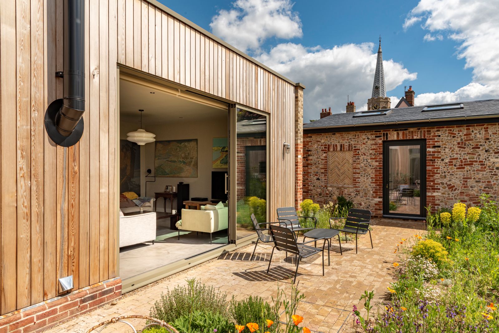 Sunflex SVG20 aluminium sliding doors and Sunflex glazed entrance door in anthracite grey